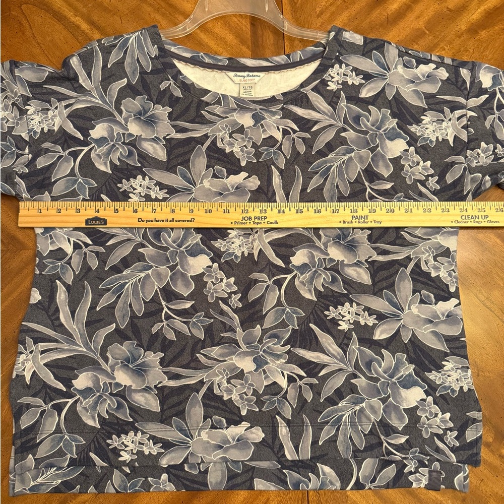 Tommy Bahama Women’s Floral Print Blue and White (Sweat) Shirt Size XL